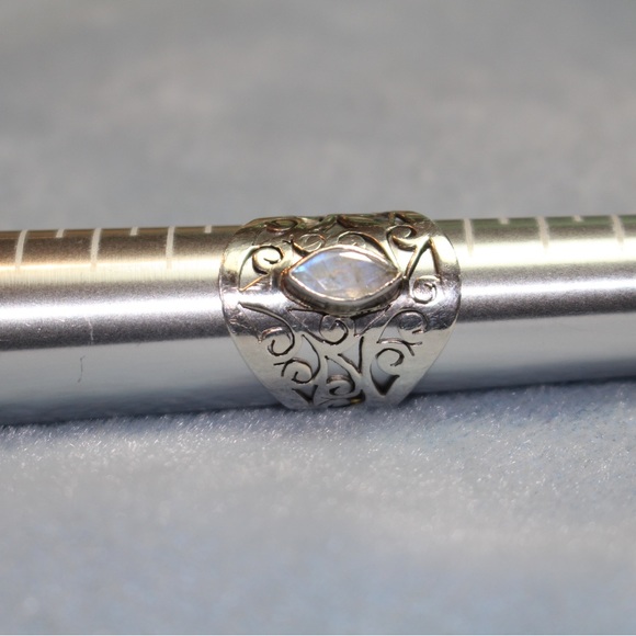 Silver and quartz crystal gem ring - Picture 3 of 9